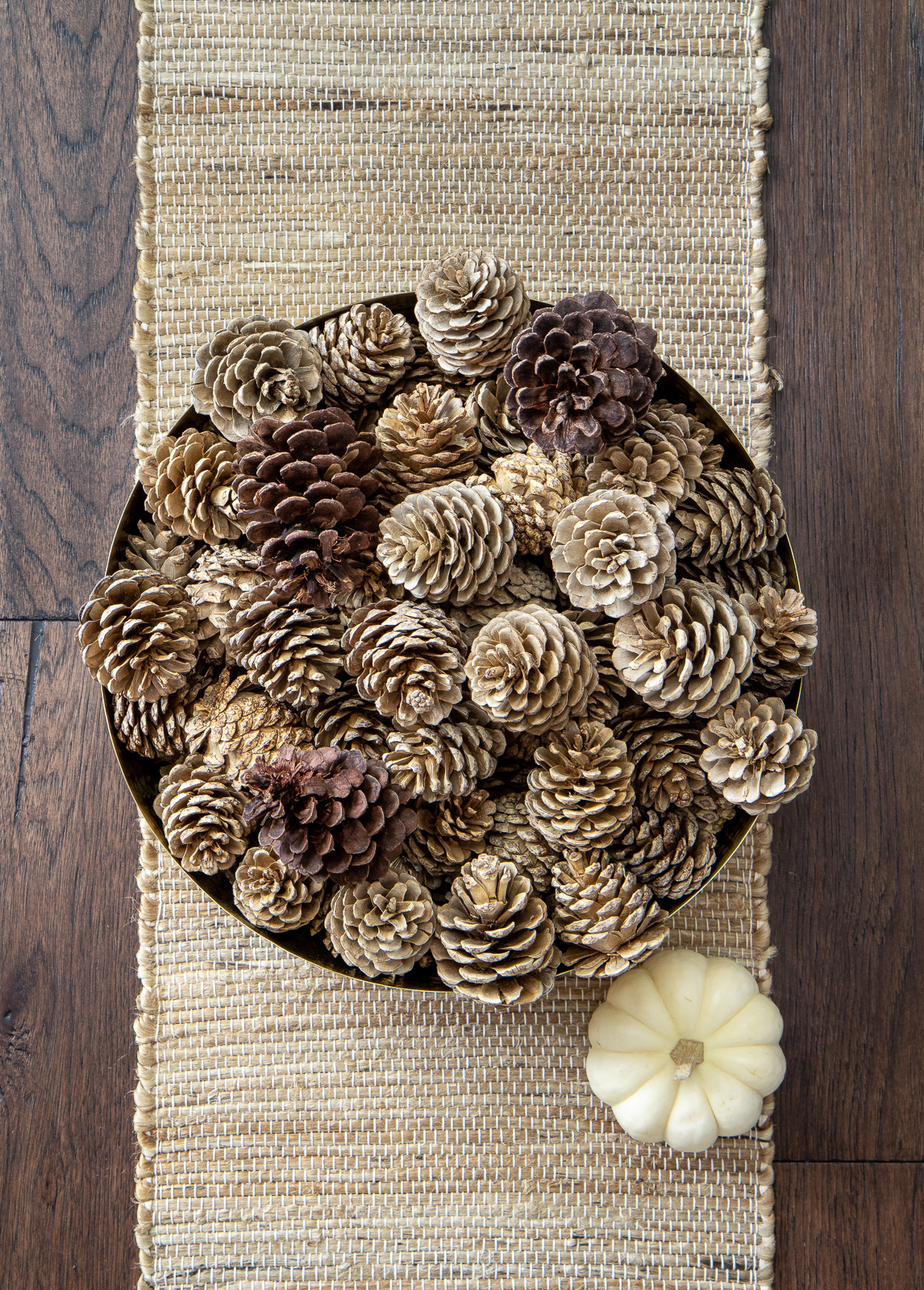 🧶🌲🧶Bleaching pinecones for crafts. Do feel free to save and share f, Craft