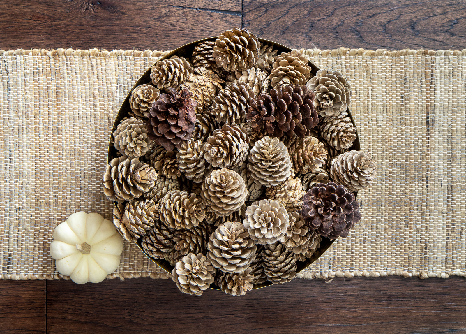 🧶🌲🧶Bleaching pinecones for crafts. Do feel free to save and share f, Craft