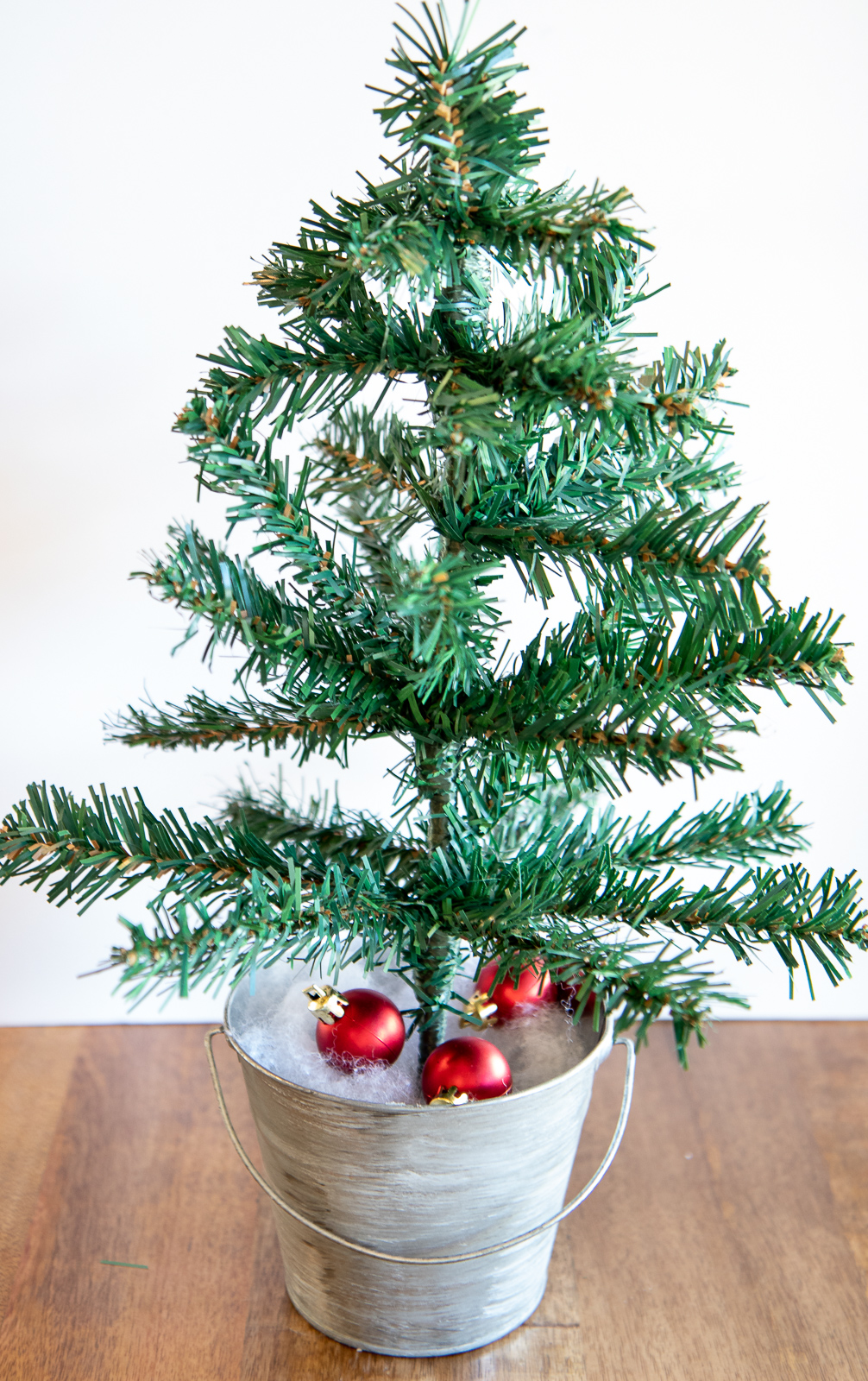 http://everydaylaura.com/wp-content/uploads/Farmhouse-Decor-Christmas-Tree.jpg