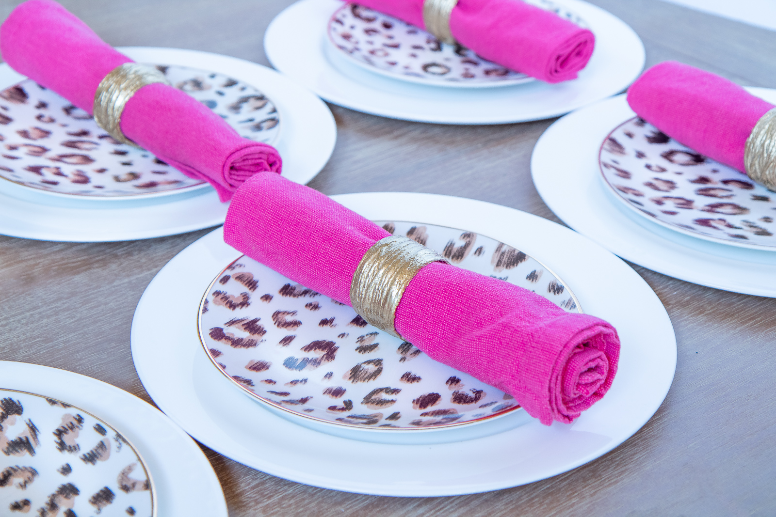 How to make napkin rings out of a toilet paper rolls, twine & glue