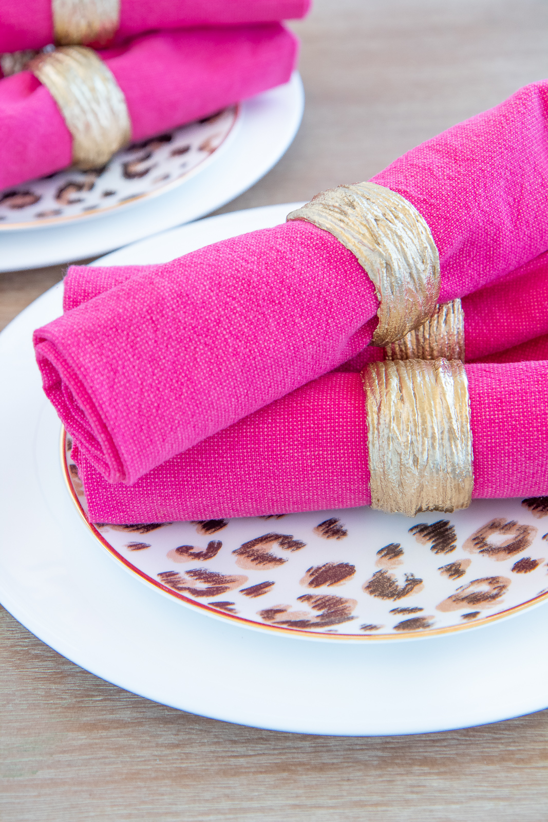 How to make napkin rings out of a toilet paper rolls, twine & glue