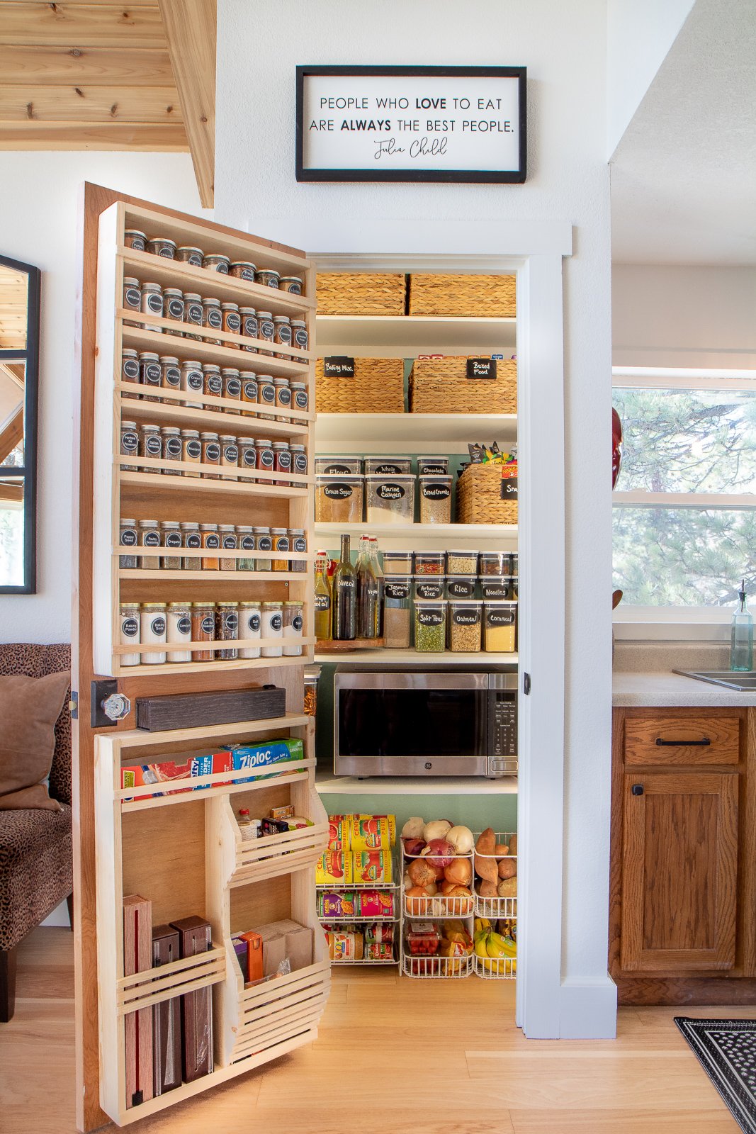 Small pantry organizing tips