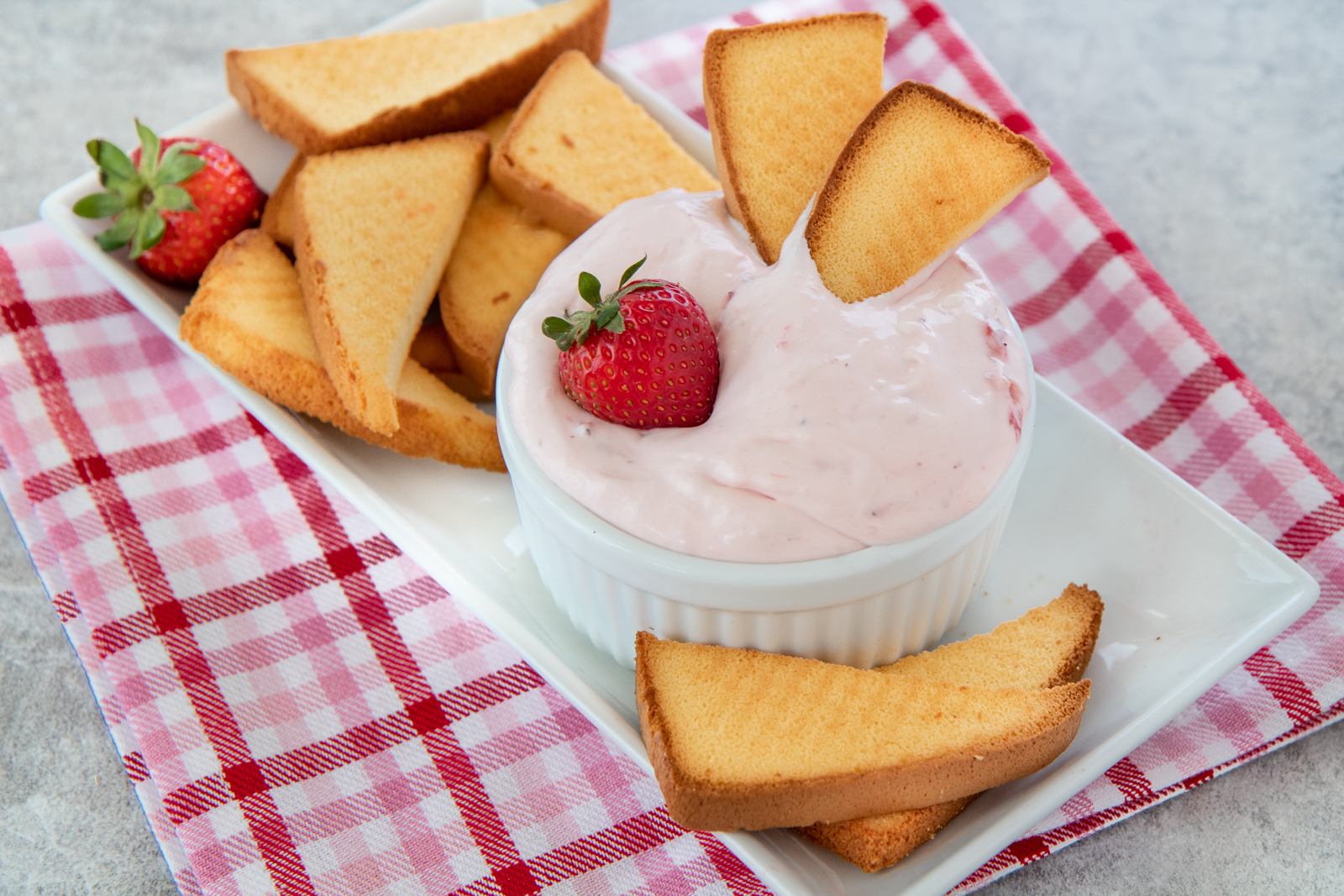 Strawberry Shortcake Chips and Dip Dessert