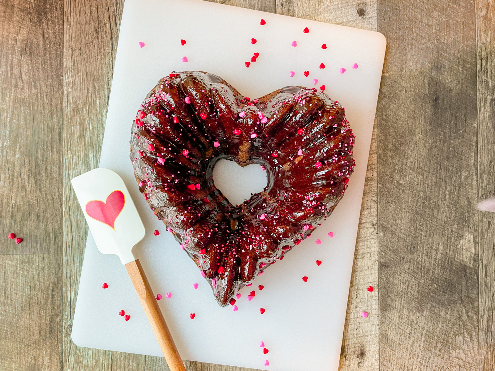 https://everydaylaura.com/wp-content/uploads/2022/01/Triple-Chocolate-Valentine-Bundt-Cake-4-of-7.jpg