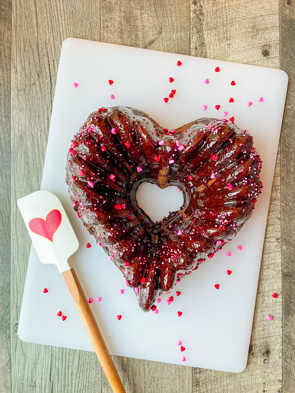 https://everydaylaura.com/wp-content/uploads/2022/01/Triple-Chocolate-Valentine-Bundt-Cake-5-of-7.jpg