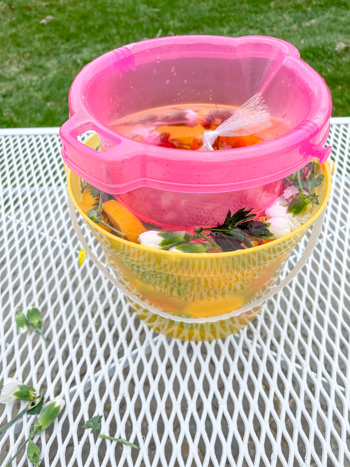 HOW TO MAKE A SUMMER ICE BUCKET