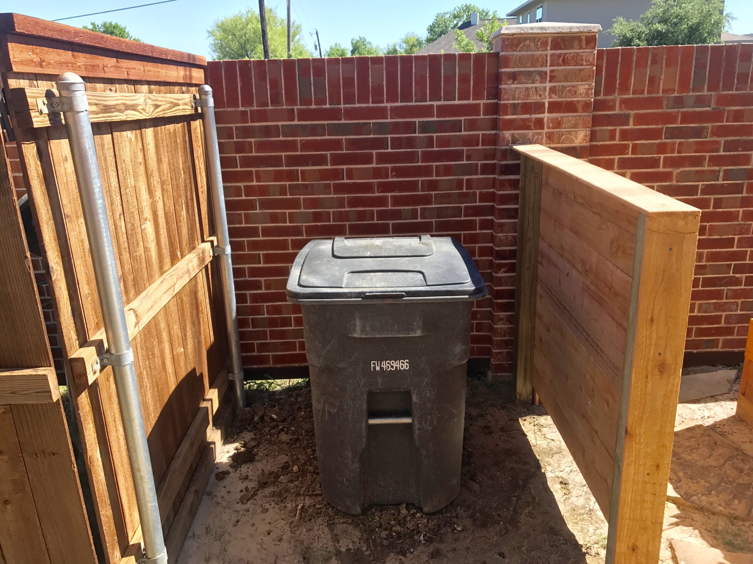 HOW TO BUILD A TRASH CAN SCREEN OUT OF FENCE BOARDS