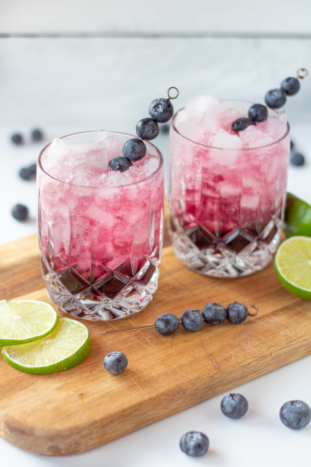 Skinny blueberry lime gin cocktails
